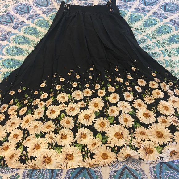 Farm Rio🌻🌻Daisy Skirt - Picture 2 of 6